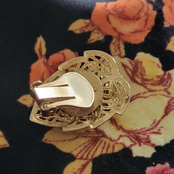 4/$20 🌟Lot of clip-on earrings mismatched. - Picture 5 of 15